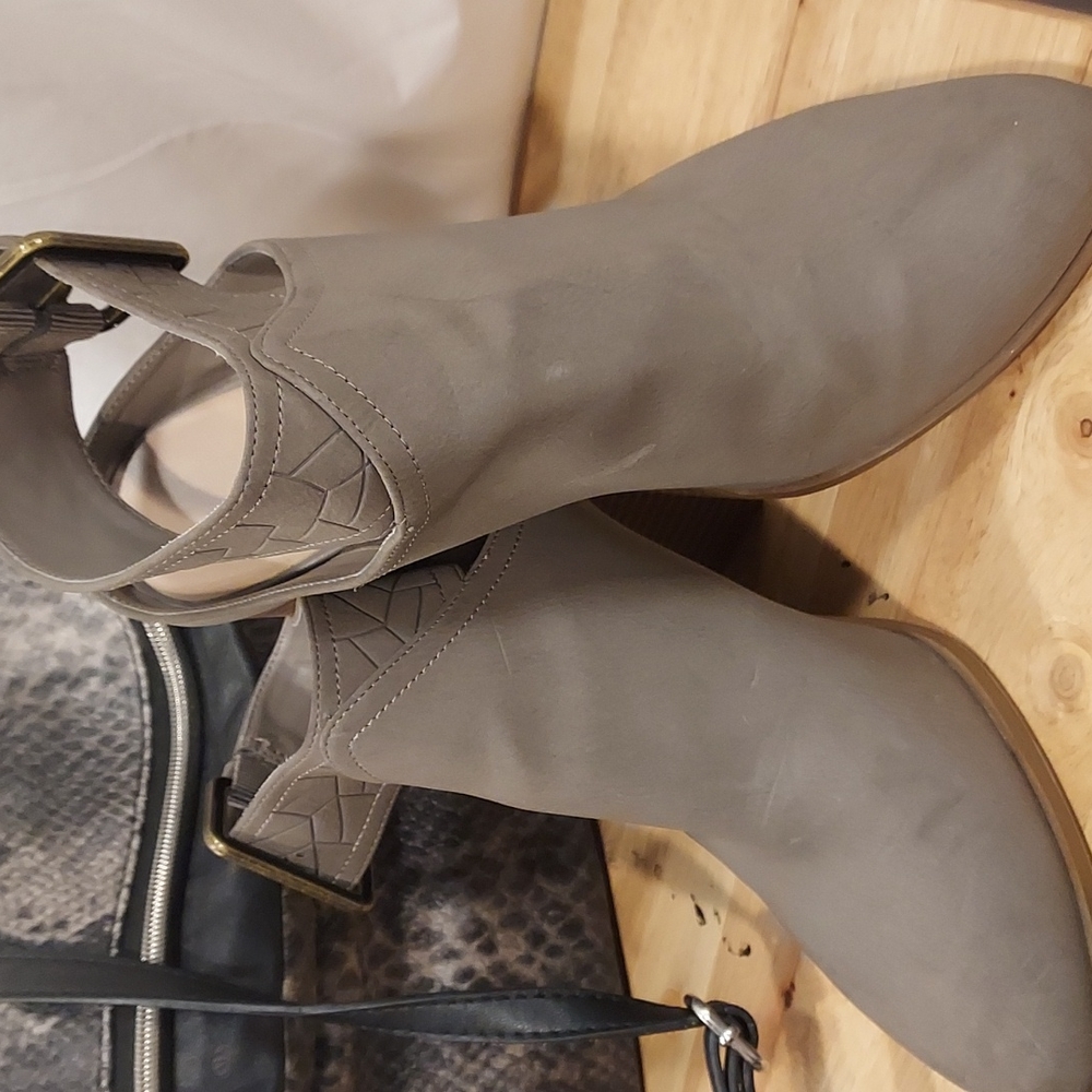 American Eagle shoes